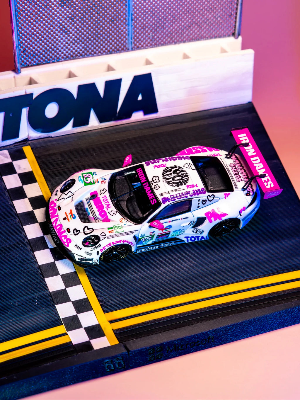 STARRACE Porsche 992 GT3 R White Pink Iron Dames #85