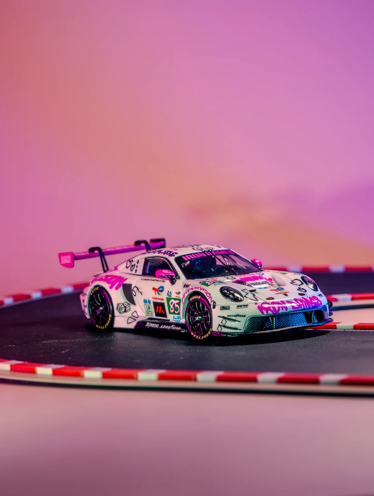 STARRACE Porsche 992 GT3 R White Pink Iron Dames #85