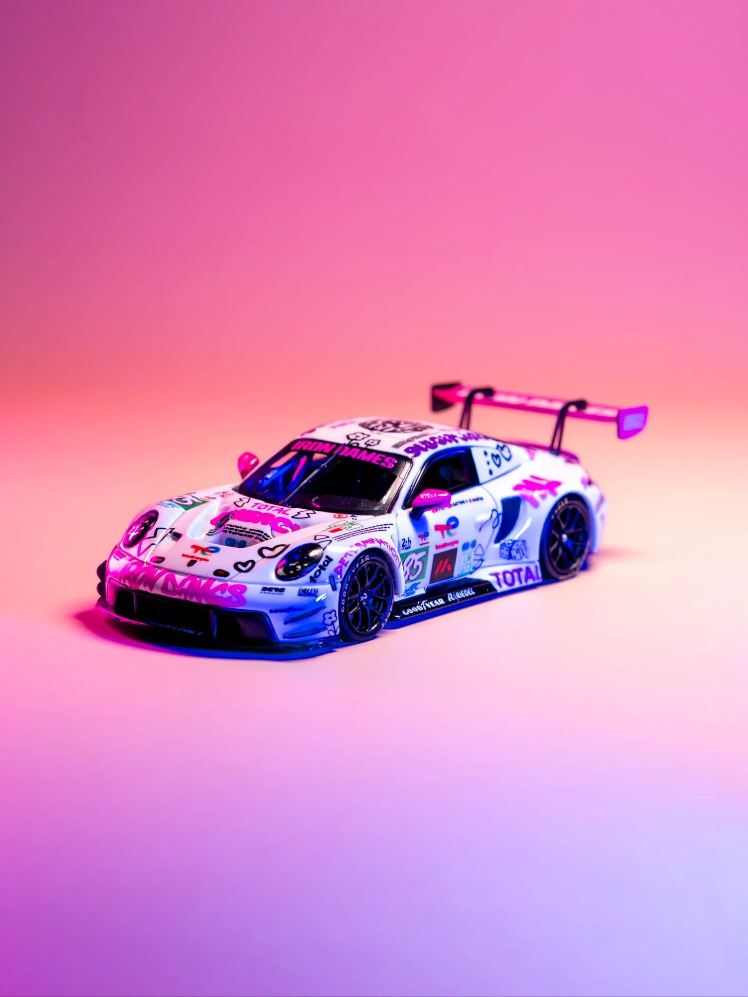 STARRACE Porsche 992 GT3 R White Pink Iron Dames #85