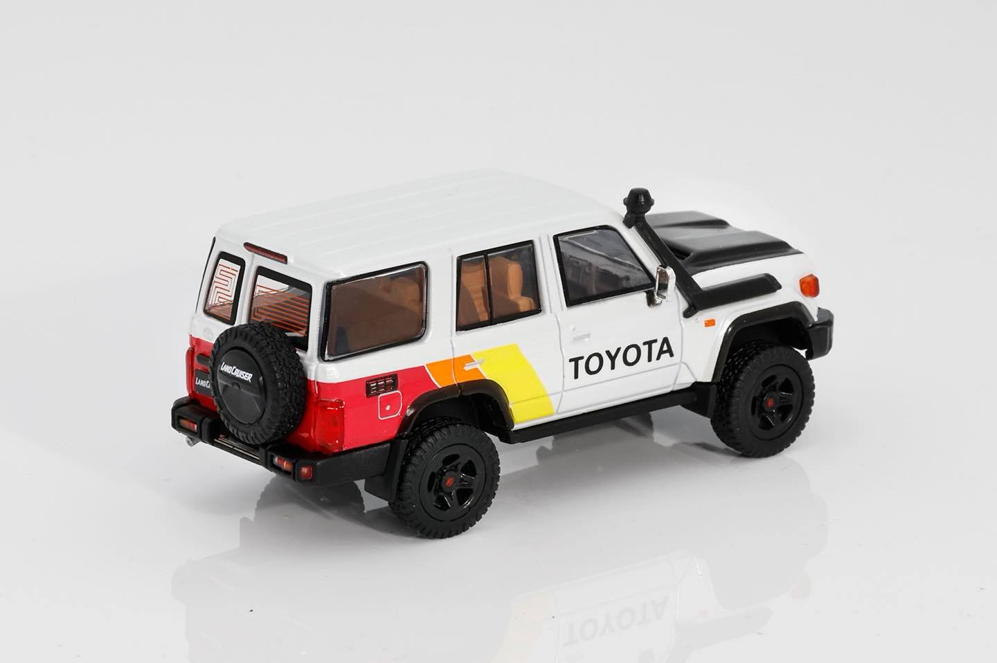 GCD 1/64 Toyota Land Crusier J76