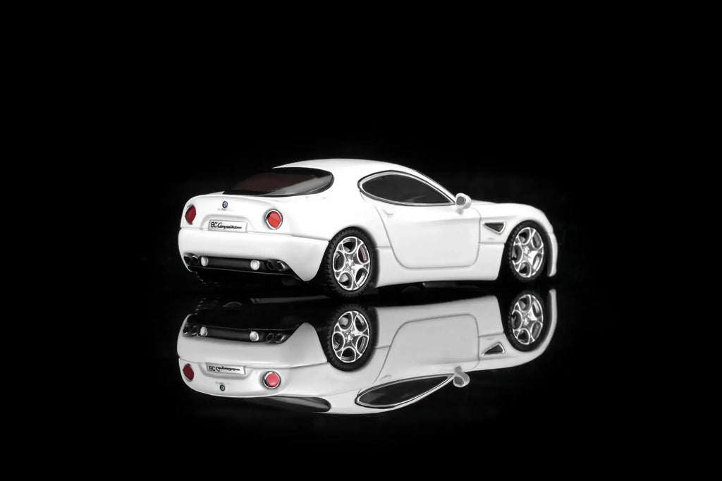 (Coming Soon) MOTORHELIX 1/64 Alfa Romeo 8C Competizione 2008 Bianco Polare