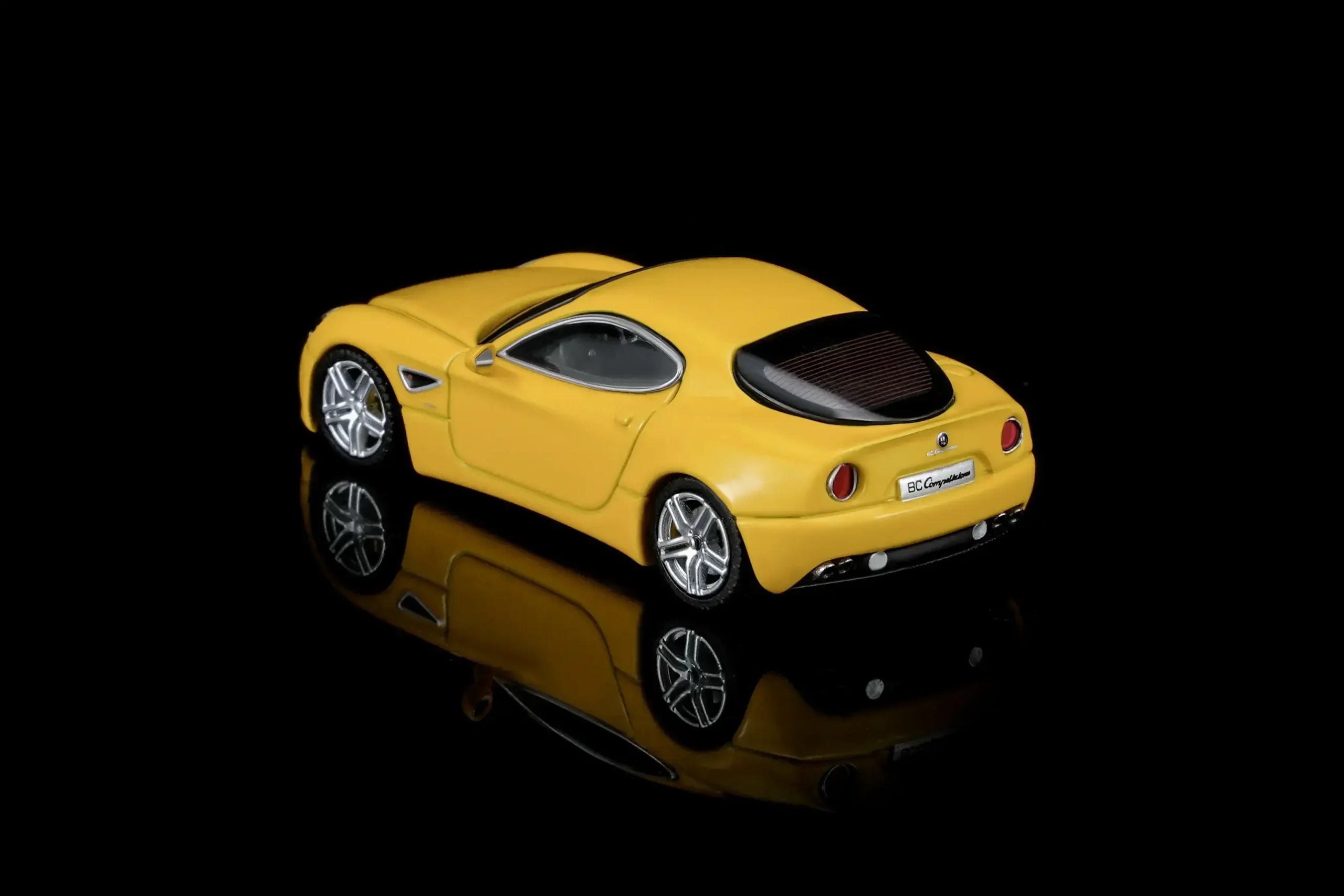 (Coming Soon) MOTORHELIX 1/64 Alfa Romeo 8C Competizione 2008 Giallo Mica