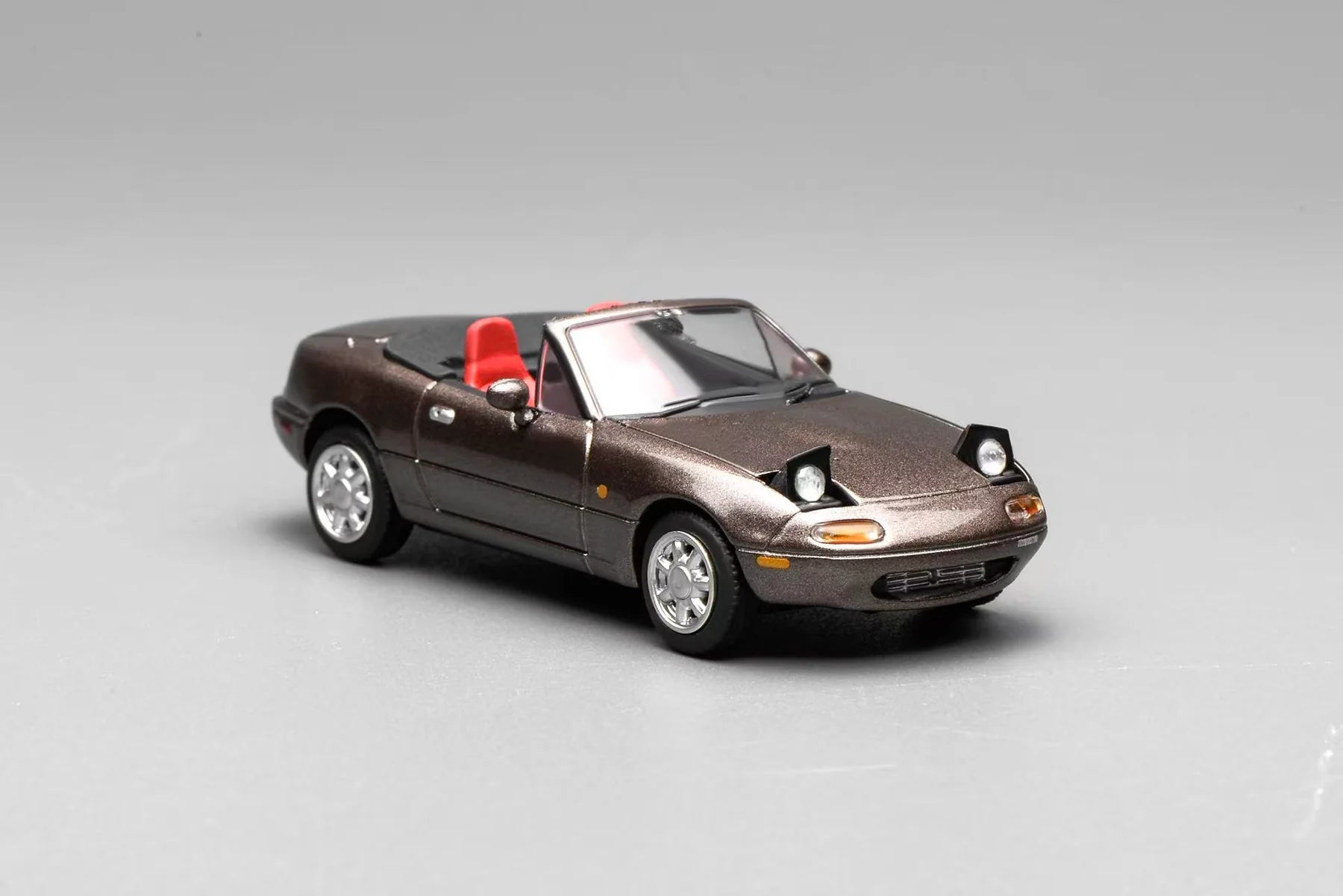 (Coming Soon) MOTORHELIX 1:64 Mazda MX-5 Miata (NA)LHD - Metallic Brown