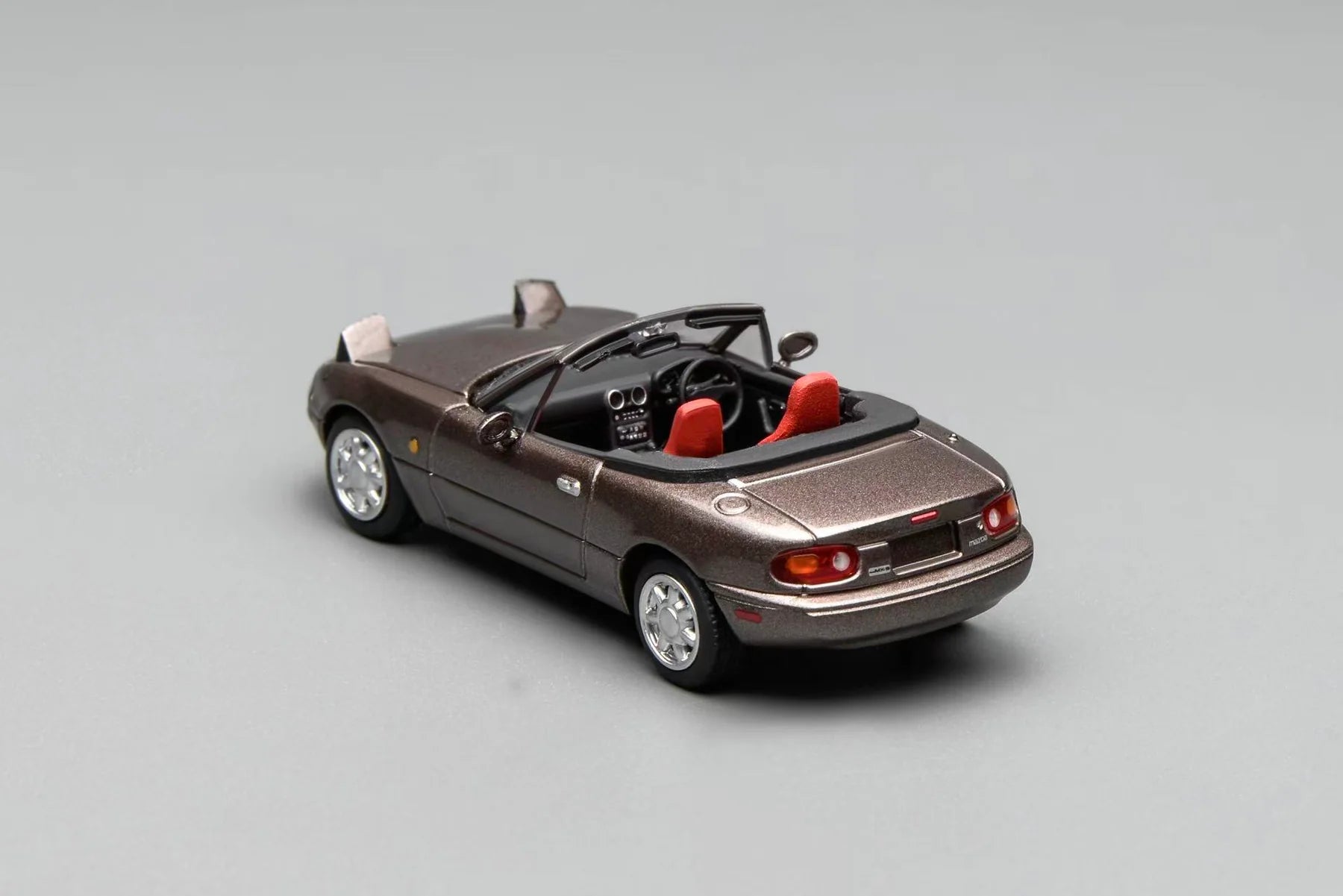 (Coming Soon) MOTORHELIX 1:64 Mazda MX-5 Miata (NA)LHD - Metallic Brown