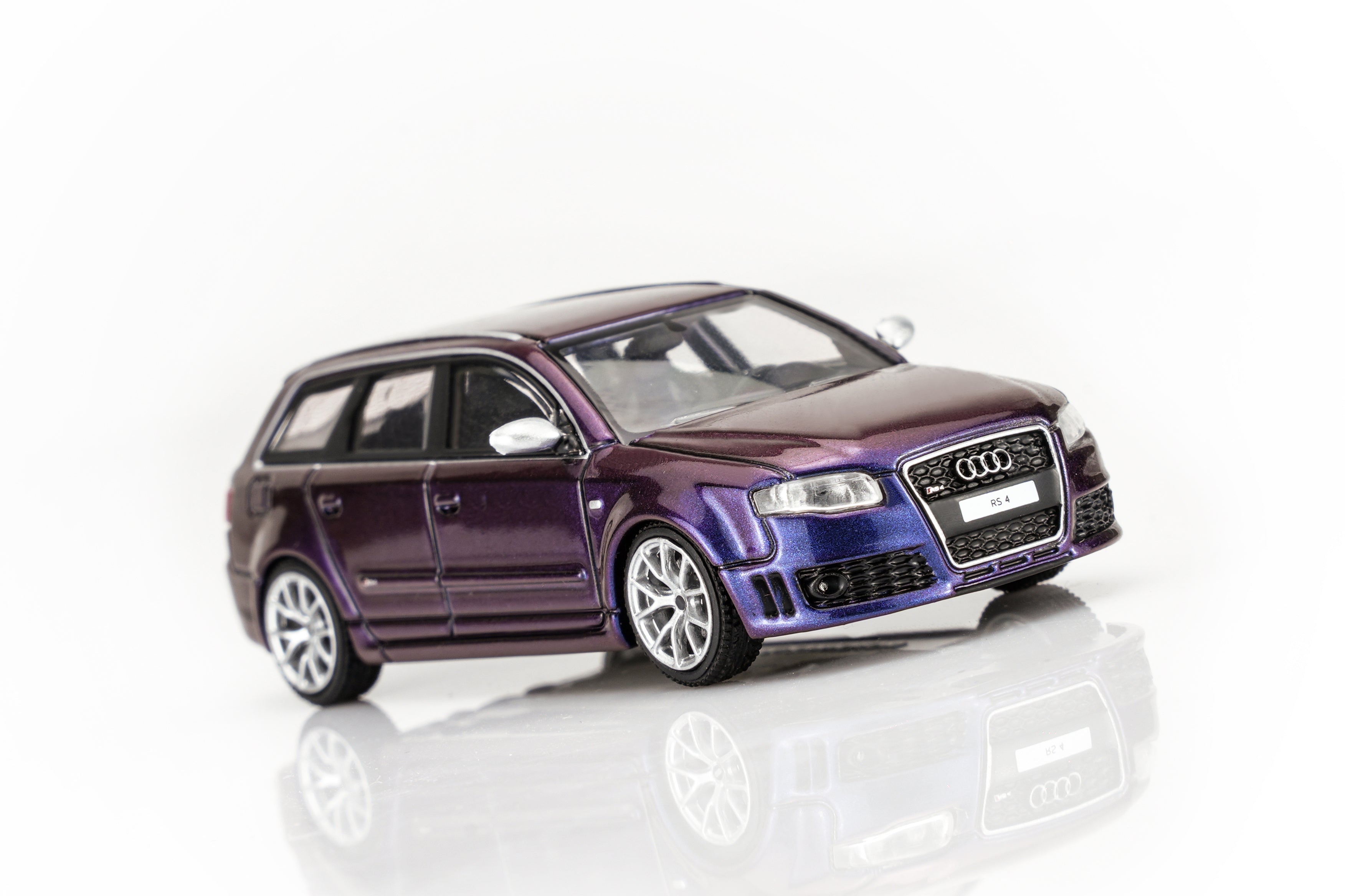 (Coming Soon) MOTORHELIX 1/64 Audi RS4 (B7) 2005 - Armygirl Purple Pearl