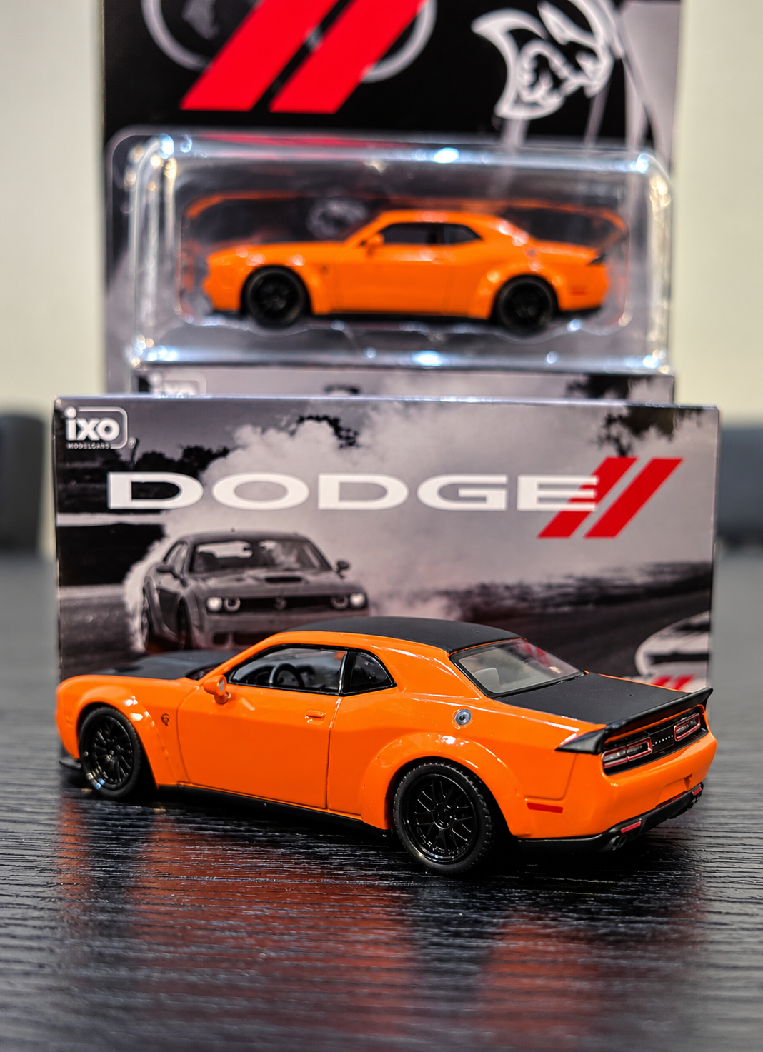 IXOAMERICA 1:64 2019 Dodge Challenger SRT Hellcat - Go Mango