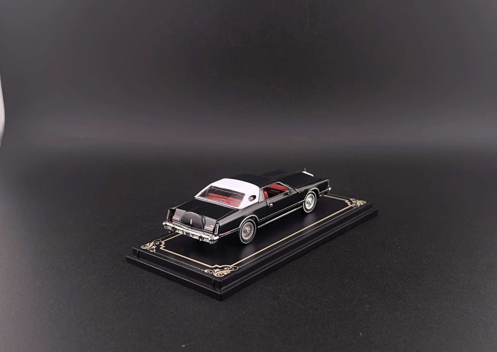 (Coming Soon) FINEWORKS64 1/64 Lincoln Continental 1979 Diecast - Adjustable Suspension