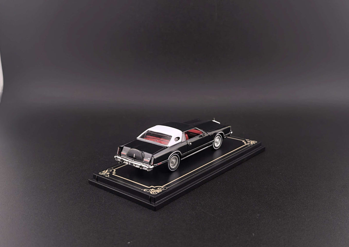 (Coming Soon) FINEWORKS64 1/64 Lincoln Continental 1979 Diecast - Adjustable Suspension