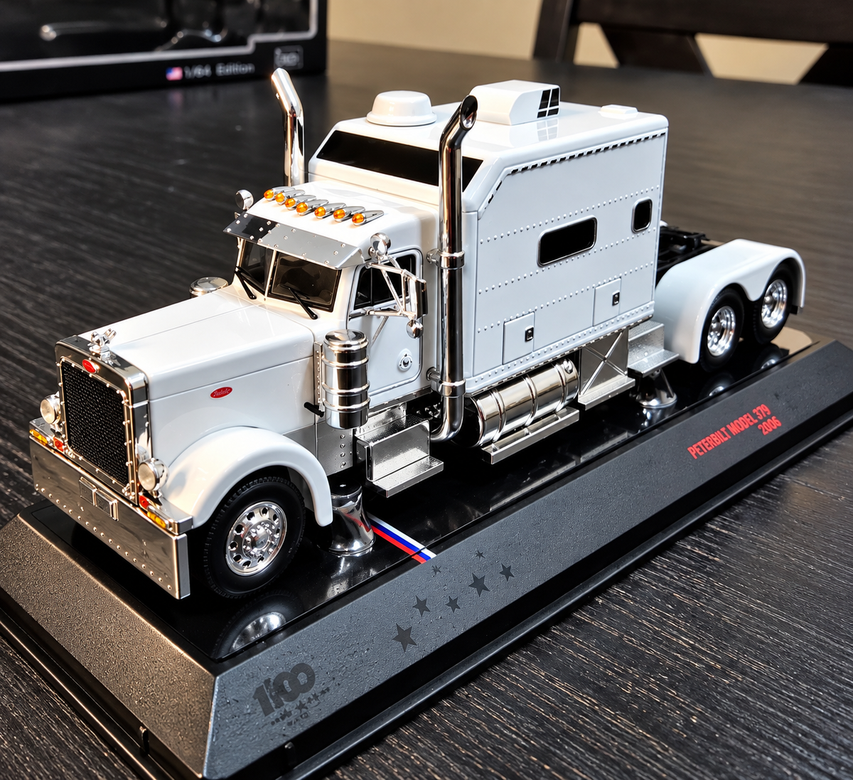 IXOAMERICA 1:64 Peterbilt 379 - White