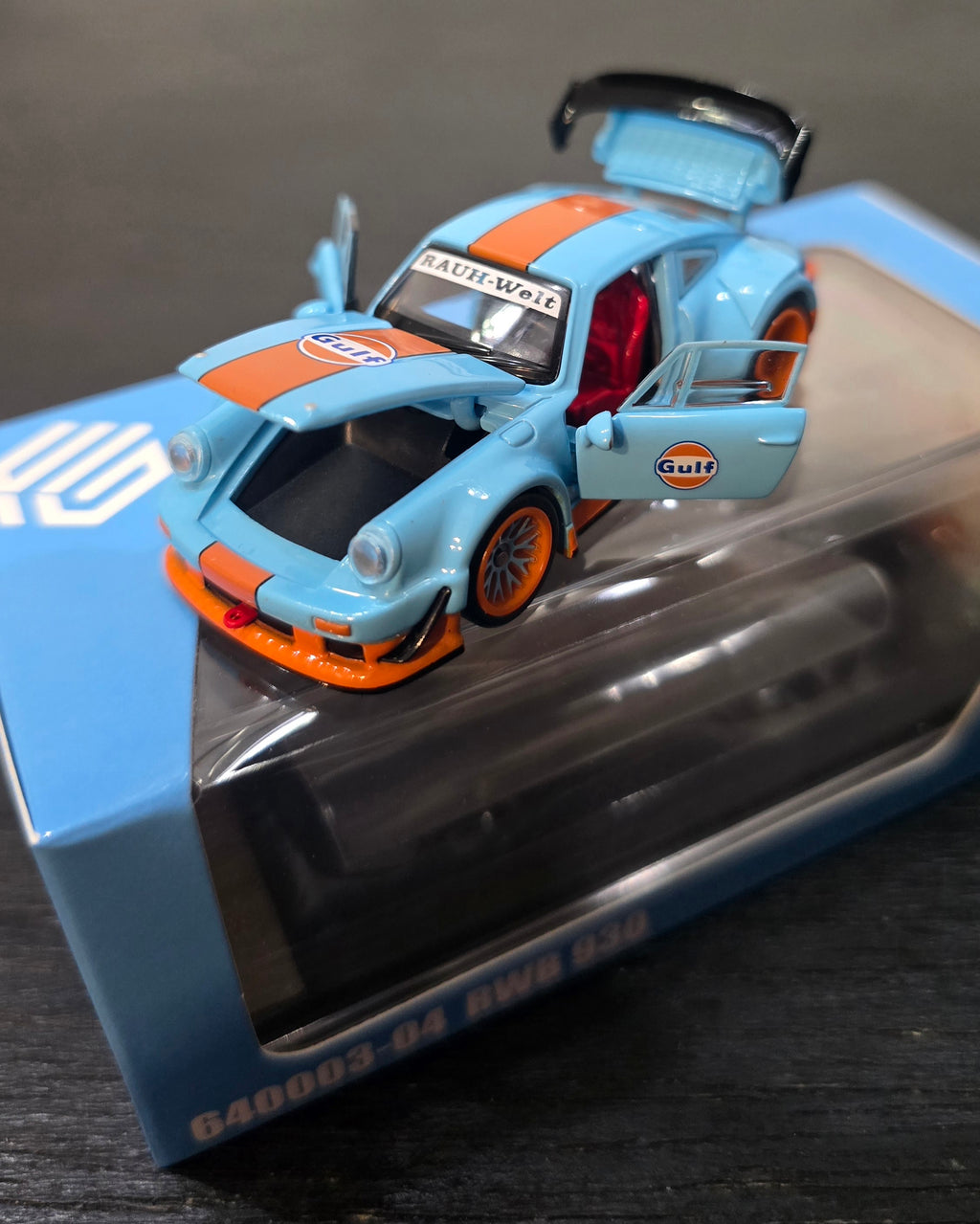 FG 1:64 RWB930 Gulf Blue Diecast