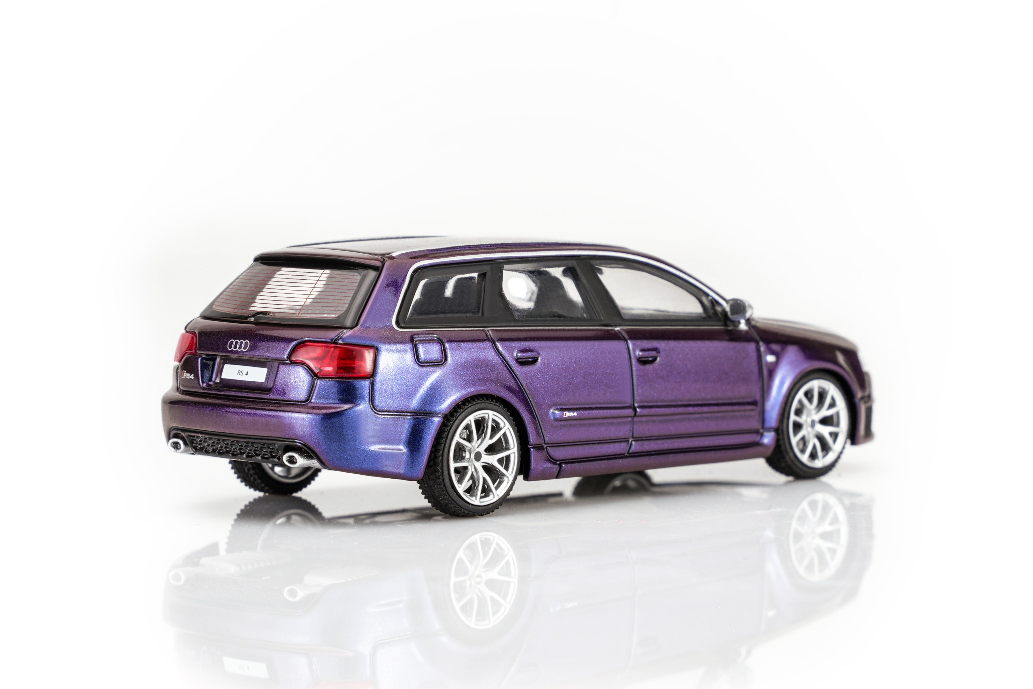 (Coming Soon) MOTORHELIX 1/64 Audi RS4 (B7) 2005 - Armygirl Purple Pearl