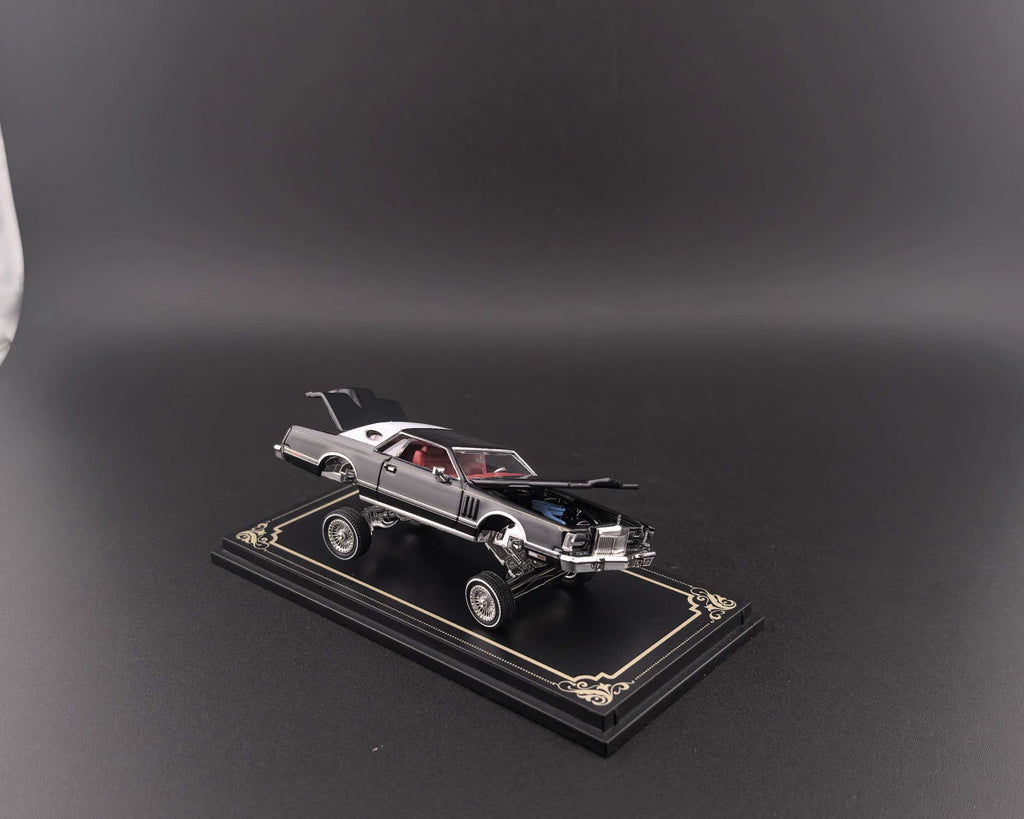 (Coming Soon) FINEWORKS64 1/64 Lincoln Continental 1979 Diecast - Adjustable Suspension