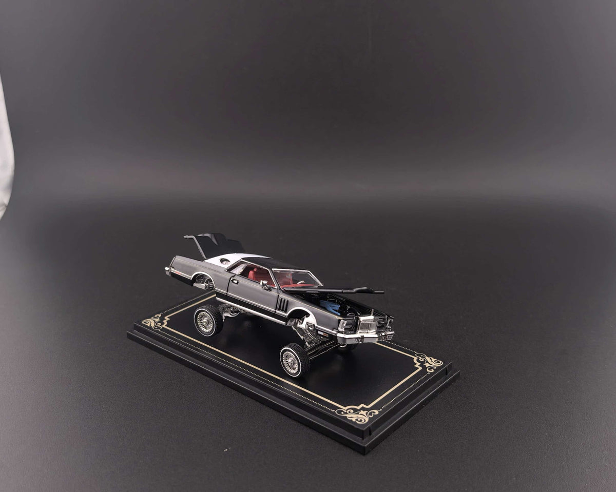 (Coming Soon) FINEWORKS64 1/64 Lincoln Continental 1979 Diecast - Adjustable Suspension