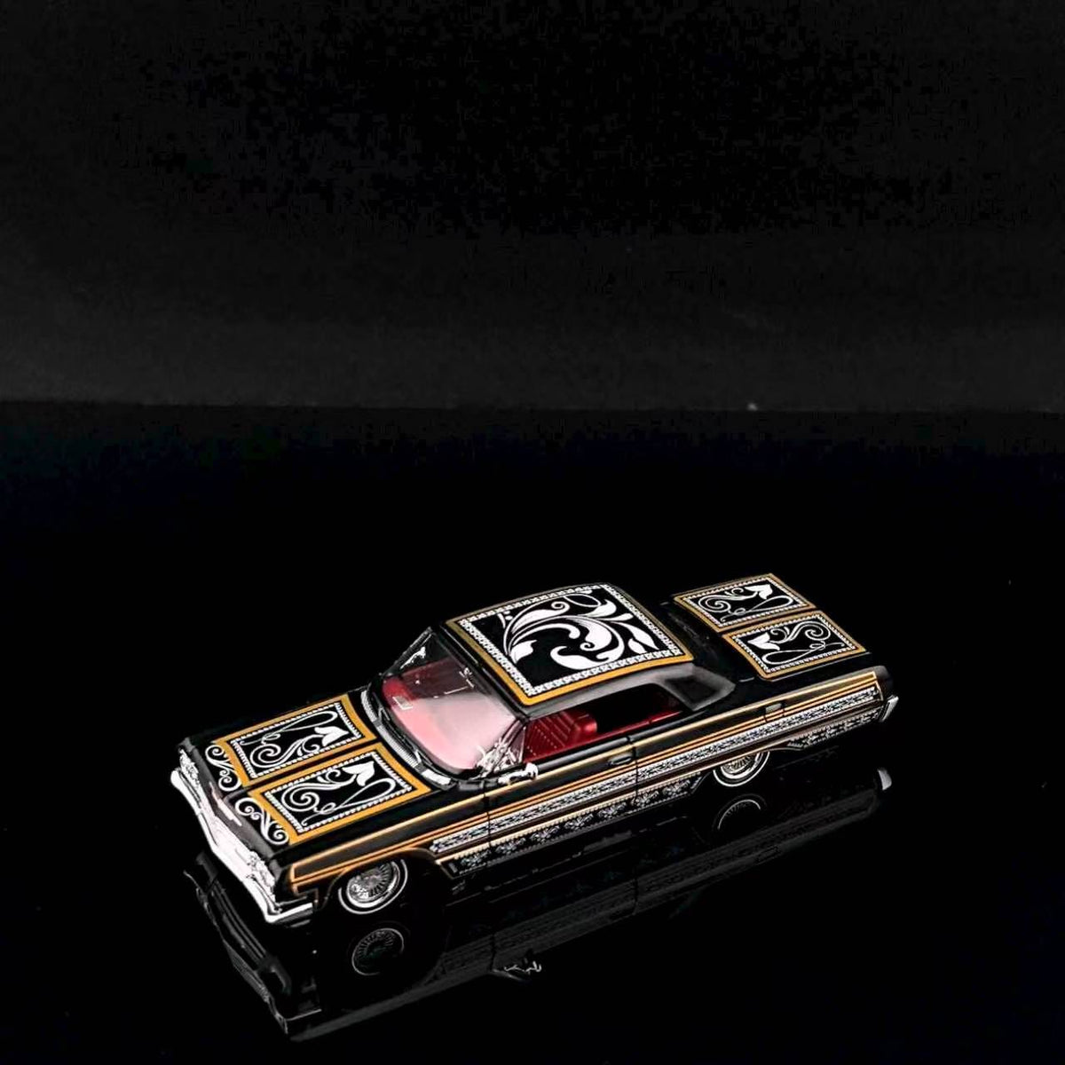 (Coming Soon) FINEWORKS64 1/64 Impala Lowrider Black Gold Bouncing Car - Black Gold