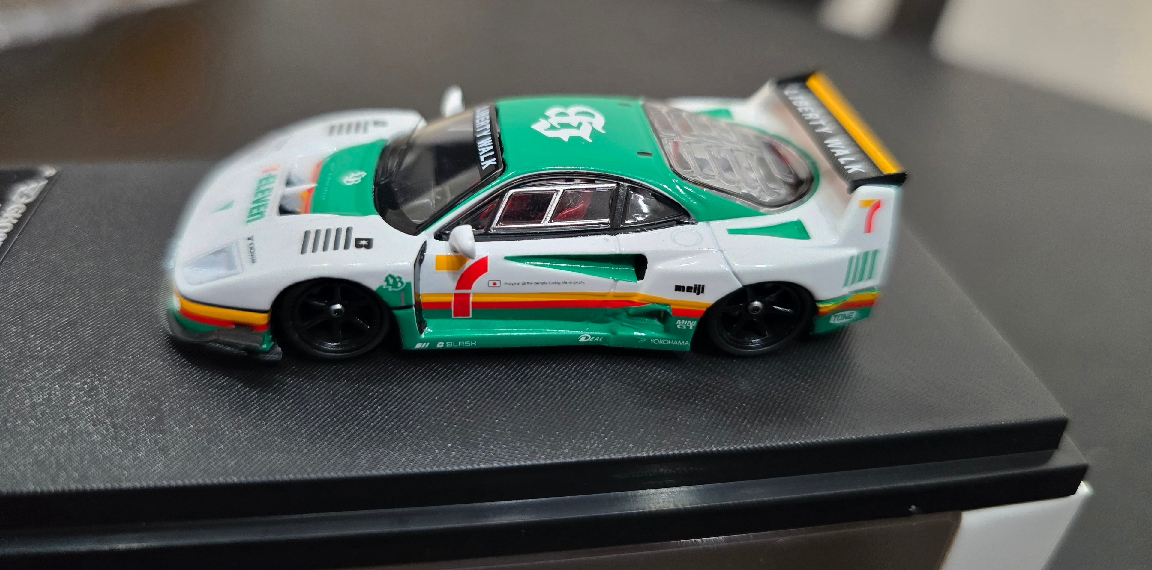 Ghost Player 1/64 F40 LBWK " 7 Eleven" White Racing
