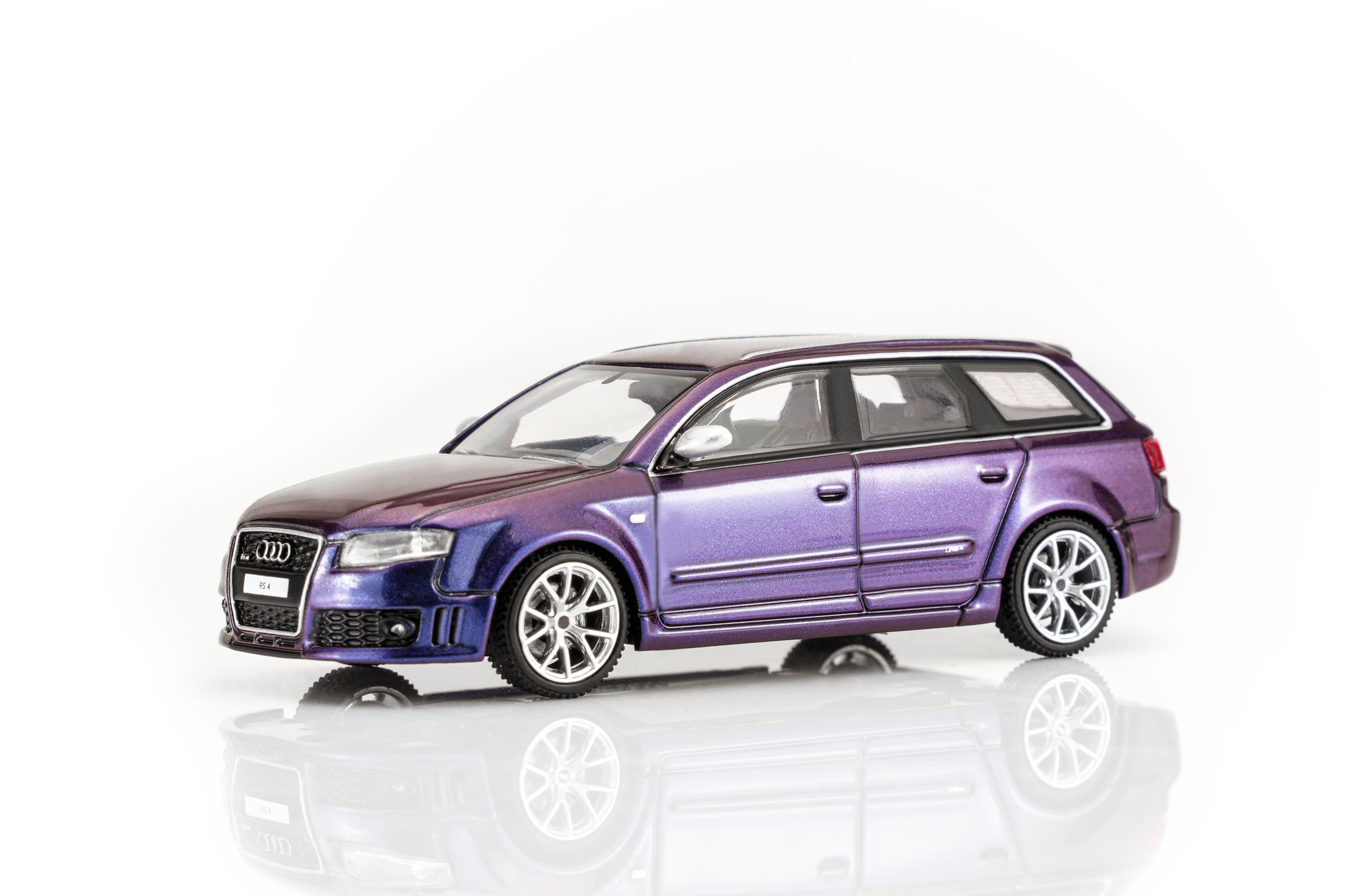 (Coming Soon) MOTORHELIX 1/64 Audi RS4 (B7) 2005 - Armygirl Purple Pearl