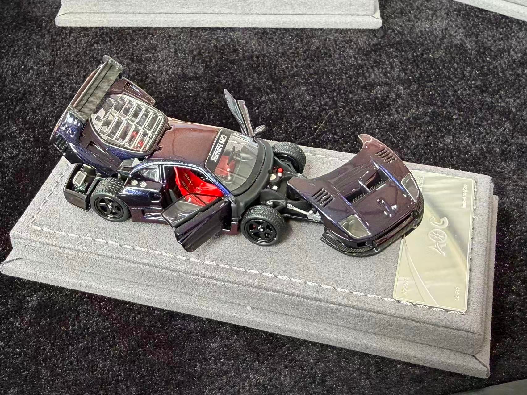 (Coming Soon) AOC 1/64 F40 Diecast Model - Chameleon (Shifting colors)
