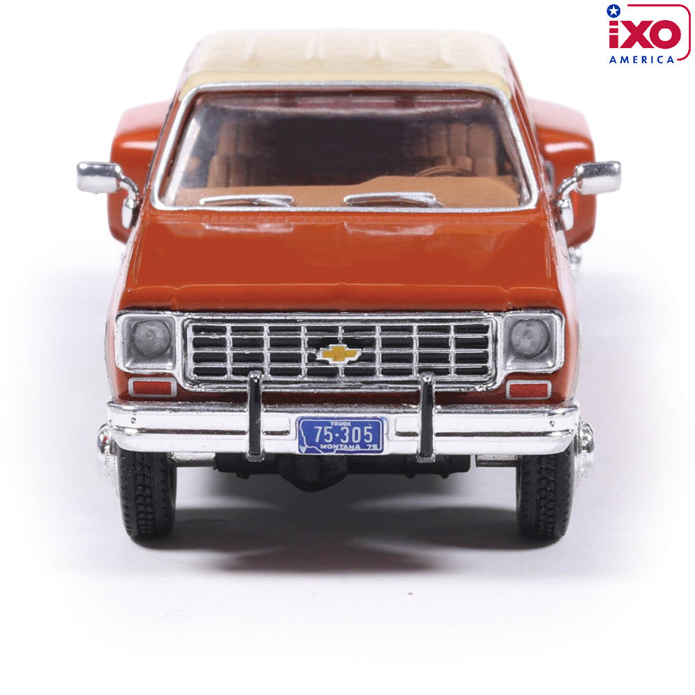 (Coming Soon) IXOAMERICA 1:64 1975 Chevrolet K30 Crew Dab Dually - Grecian Bronze and Santa Fe Tan Deluxe Two-Tone