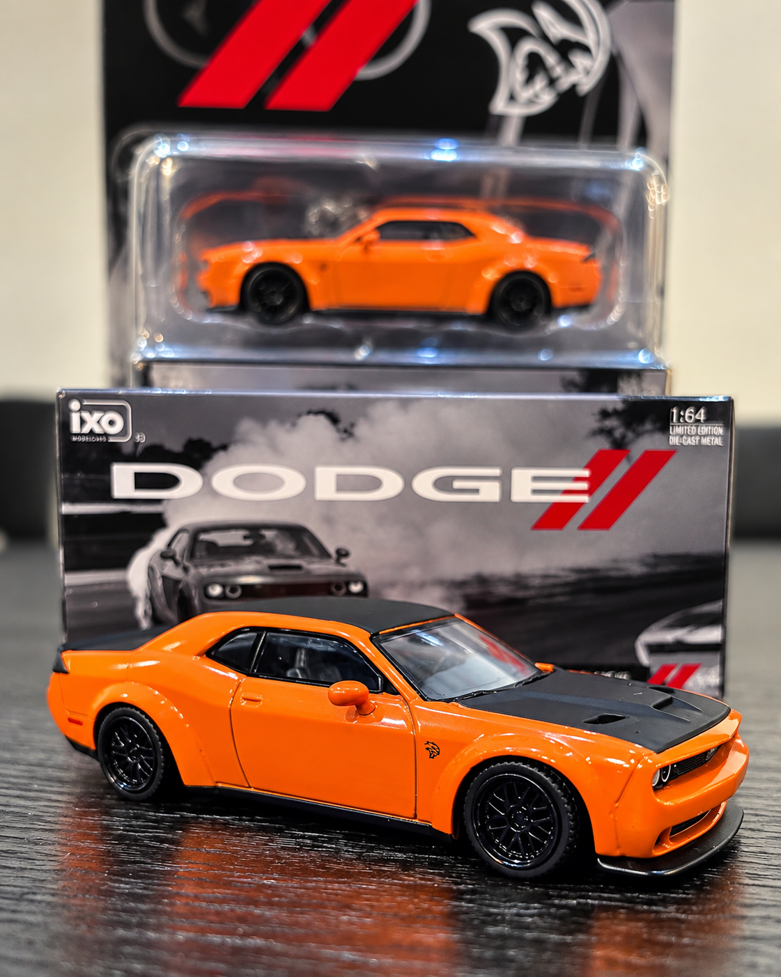 IXOAMERICA 1:64 2019 Dodge Challenger SRT Hellcat - Go Mango