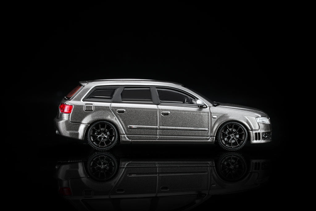 (Coming Soon) MOTORHELIX 1/64 Audi RS4 (B7) 2005 - Grey Pearl