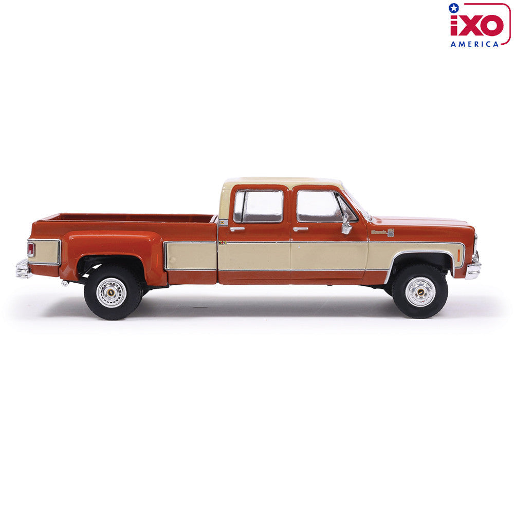 (Coming Soon) IXOAMERICA 1:64 1975 Chevrolet K30 Crew Dab Dually - Grecian Bronze and Santa Fe Tan Deluxe Two-Tone