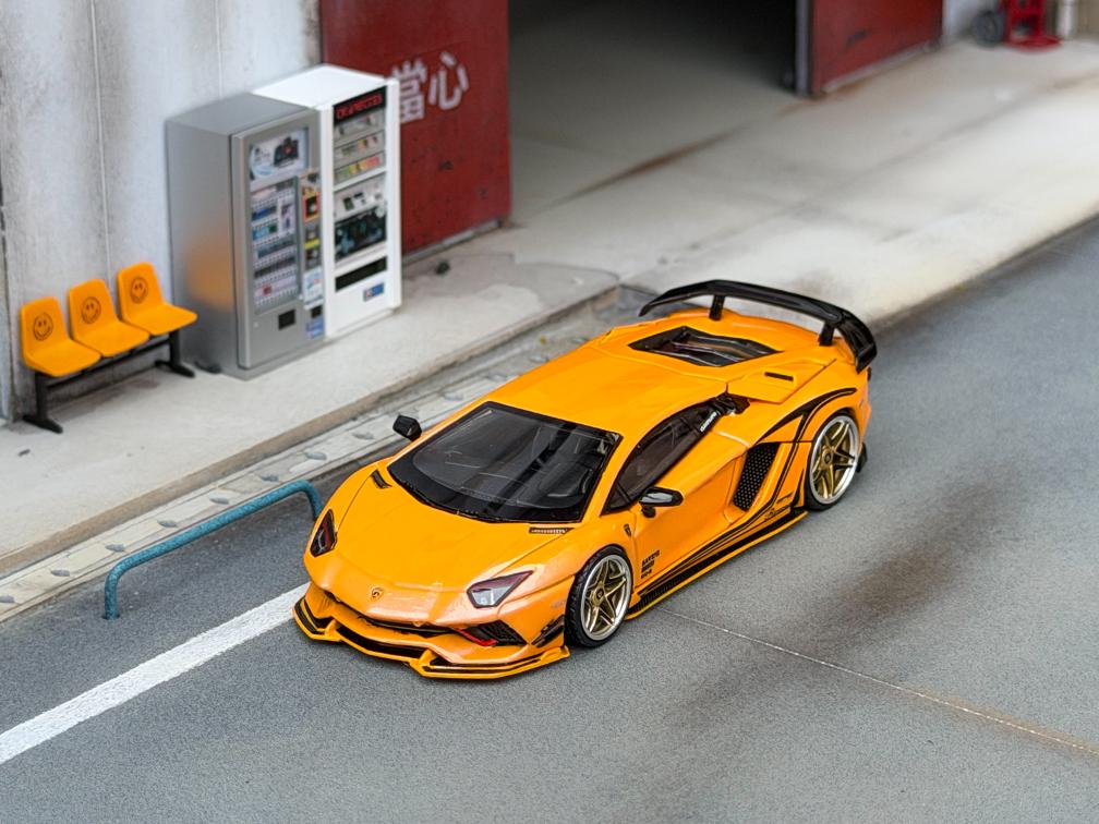 (Coming Soon) ROTATINGWHEEL 1:64 Rowen Lamborghini Aventador S - Yellow