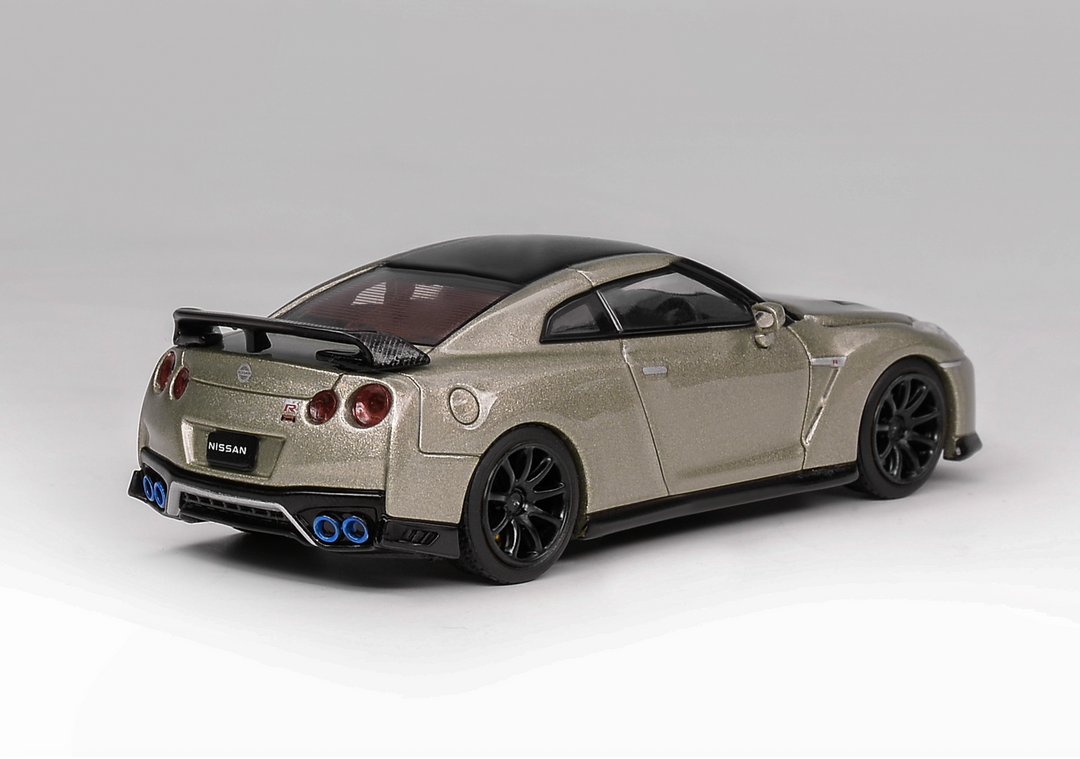 MOTORHELIX 1:64 Nissan GT-R (R35) Track Edition Engineered By Nismo T-Spec Millennium Jade