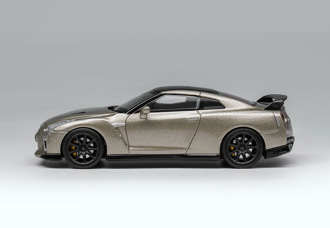 MOTORHELIX 1:64 Nissan GT-R (R35) Track Edition Engineered By Nismo T-Spec Millennium Jade