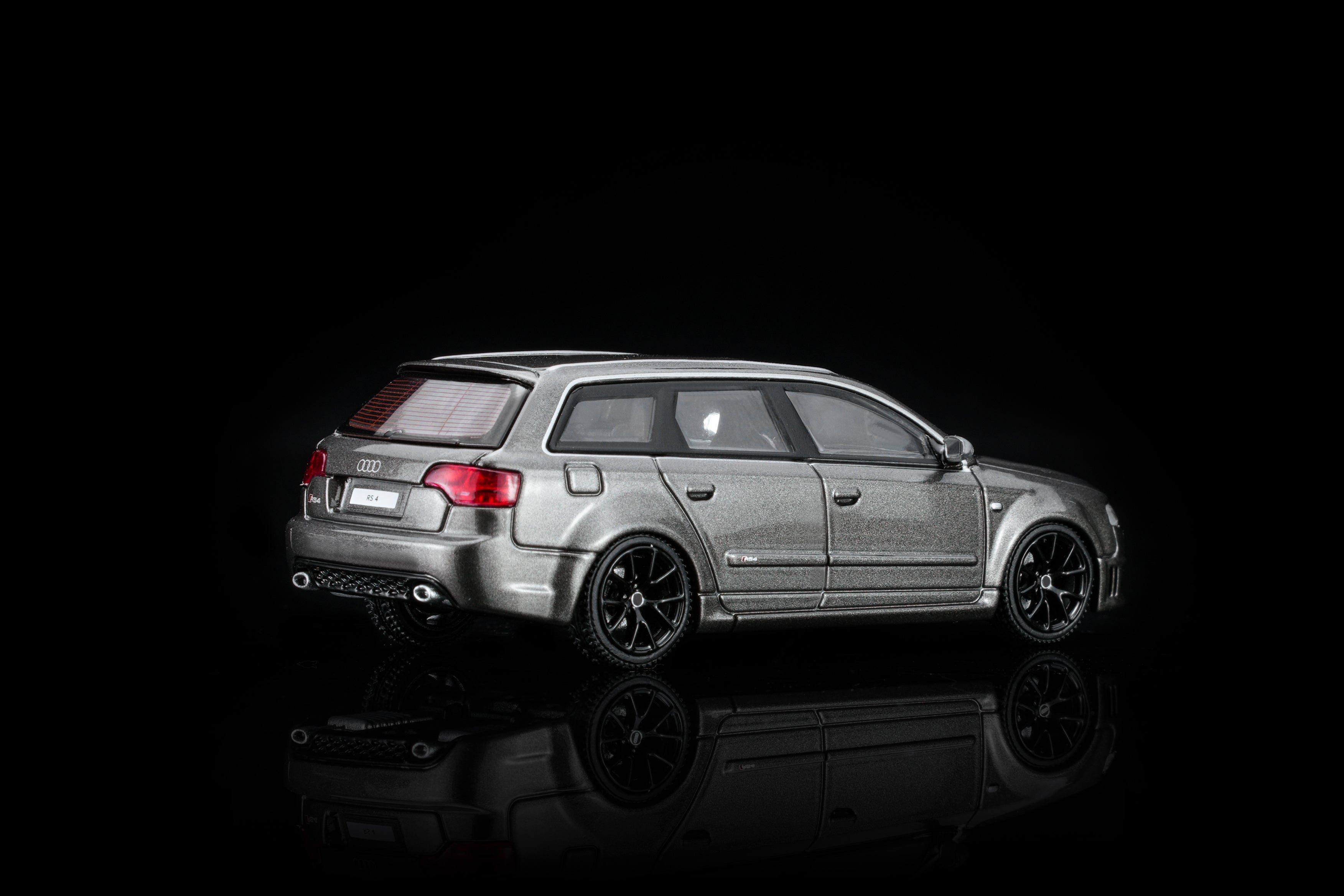 (Coming Soon) MOTORHELIX 1/64 Audi RS4 (B7) 2005 - Grey Pearl