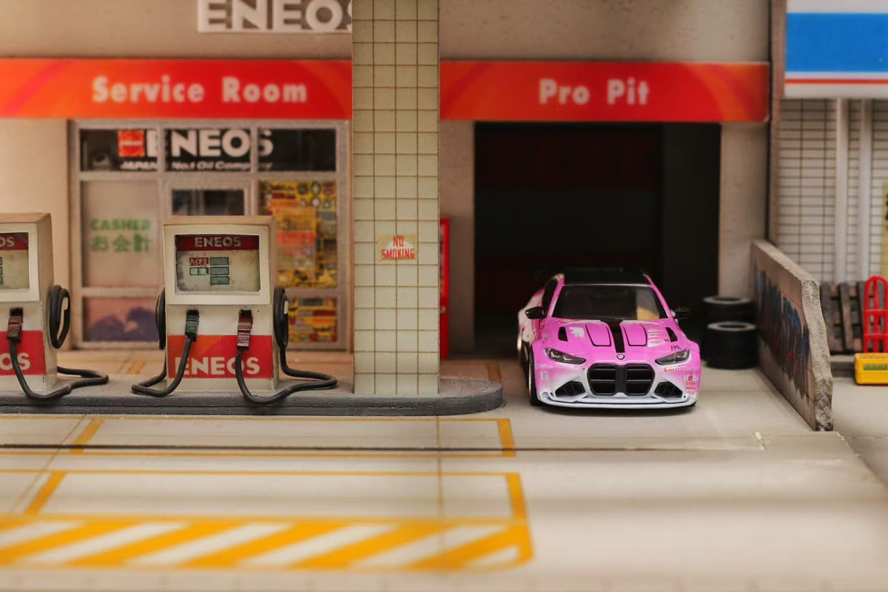 (Coming Soon) STREETWEAPON 1:64 G82 M4 Diecast - Pink Red Bull Livery