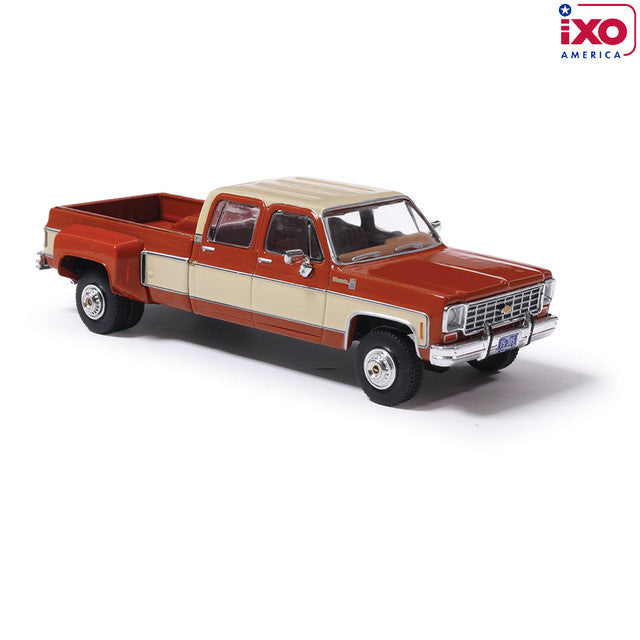 (Coming Soon) IXOAMERICA 1:64 1975 Chevrolet K30 Crew Dab Dually - Grecian Bronze and Santa Fe Tan Deluxe Two-Tone