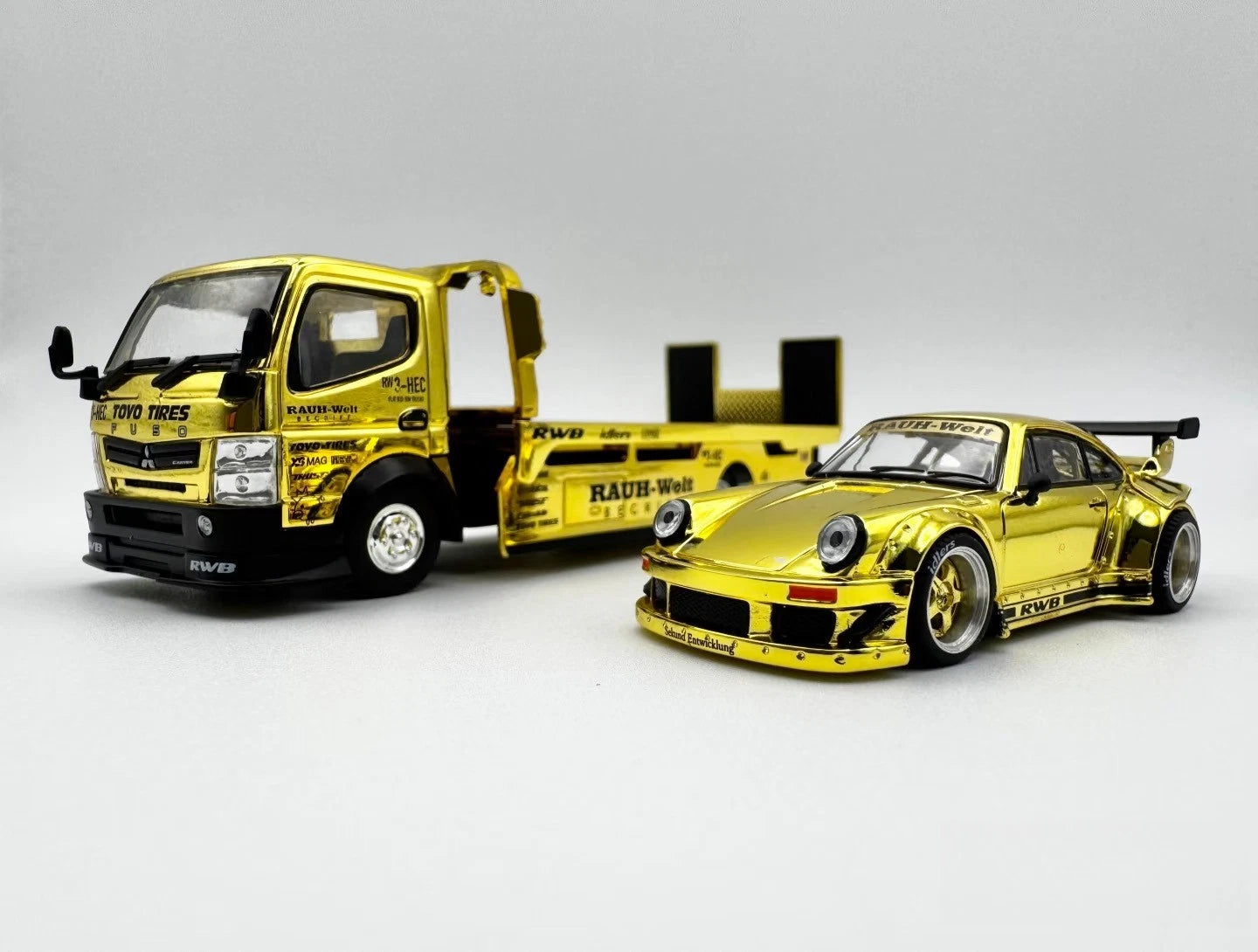 POPRACE XCARTOYS HEC Beijing 1/64 RWB 930 Gold Set Ltd 300 Truck Transporter