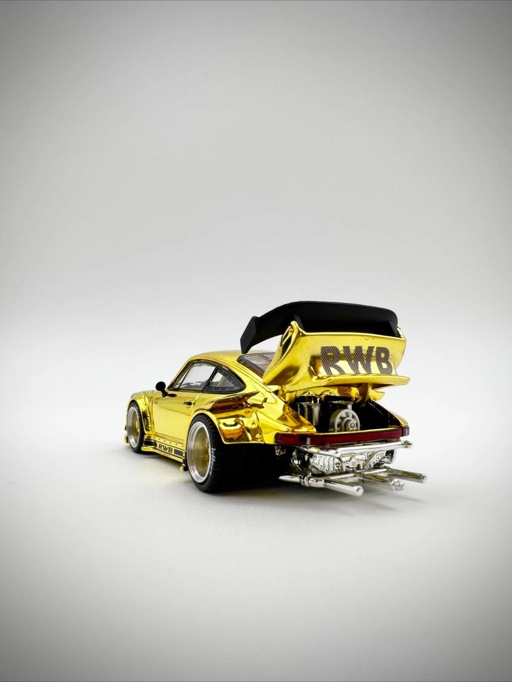 POPRACE XCARTOYS HEC Beijing 1/64 RWB 930 Gold Set Ltd 300 Truck Transporter